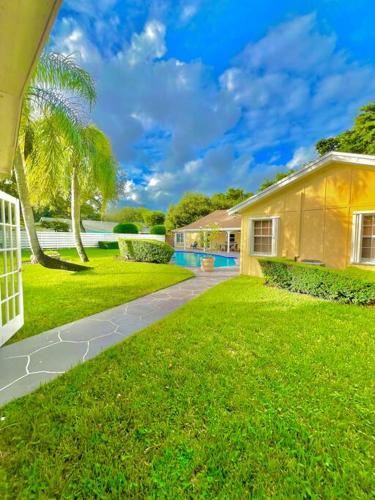 MIAMI EXCLUSIVE 5-BR Spacious House with pool in Miami, USA