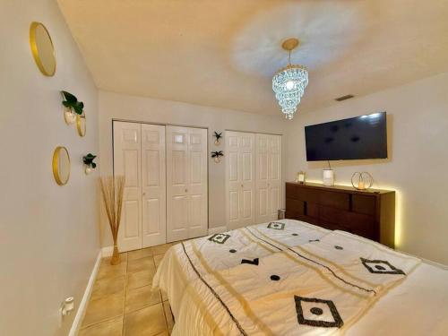 MIAMI EXCLUSIVE 5-BR Spacious House with pool in Miami, USA