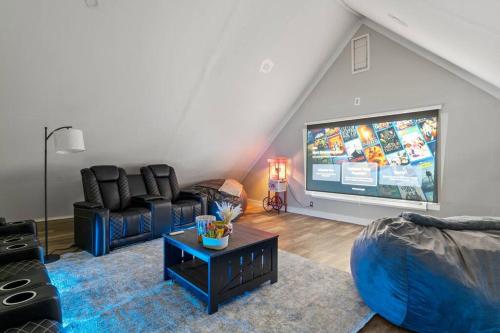 Home Theater Suite in Park Ave Neighborhood in Rochester, USA
