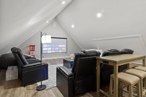 Home Theater Suite in Park Ave Neighborhood in Rochester, USA