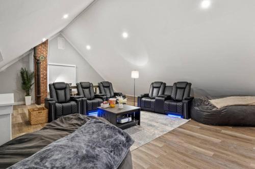 Home Theater Suite in Park Ave Neighborhood in Rochester, USA