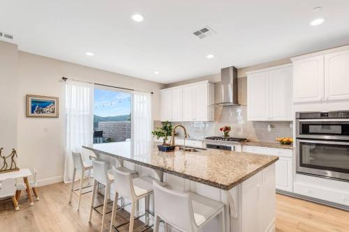 Resort-like home with pool, jacuzzi and sauna in Mission Viejo, USA