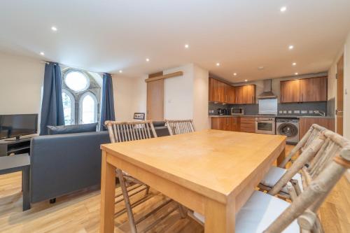 Edinburgh Church Apartments near Love Gorgie Farm