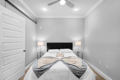 Luxurious 1 Bdrm Flat Rooftop Pool & Gym Access in Philadelphia, USA