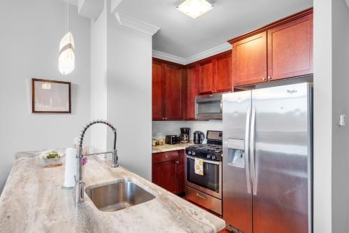 Luxurious 1 Bdrm Flat Rooftop Pool & Gym Access in Philadelphia, USA