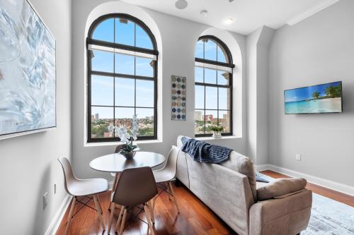 Stylish 1br L Rooftop Pool