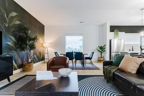 A Designers Dream in Houstons Downtown! Rooftop, Pizza Oven and Skyline Views in Houston, USA
