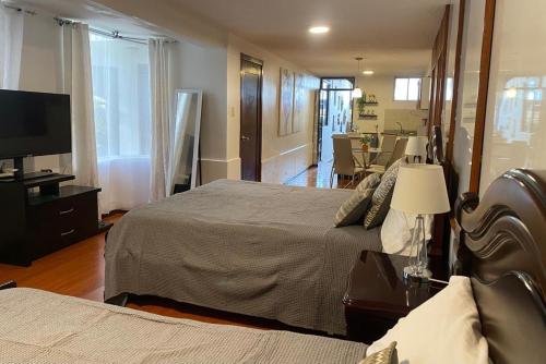 Hospedaje en Quito Norte, Apartamento & Suite independientes in كيتو