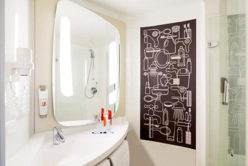 Standard Triple Room image 5