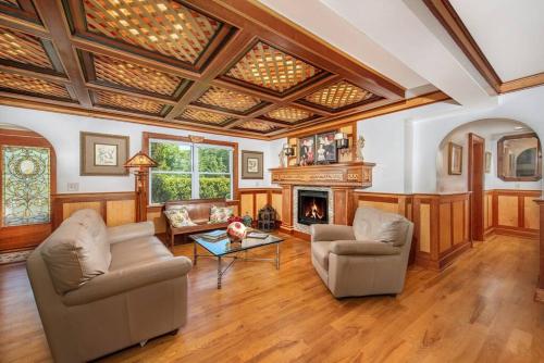 lovely Southampton Estate on Shinnecock Bay in Hampton Bays, USA