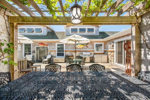 lovely Southampton Estate on Shinnecock Bay in Hampton Bays, USA