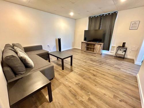 Centrally Located 2-Bdrm Guesthouse with Full Privacy in Nanaimo, Canada