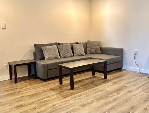 Centrally Located 2-Bdrm Guesthouse with Full Privacy in Nanaimo, Canada