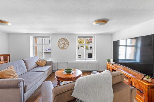 Sabina Monteurwohnung I 75 Zoll TV I KÜCHE I BAD I BACKOFEN I (Sabina Monteurwohnung I 75 Zoll TV I KUCHE I BAD I BACKOFEN I) in เทรบบิน