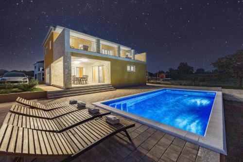 Enchanting Vacation Villas with Pool and Jacuzzi - Location, gîte - Krnica