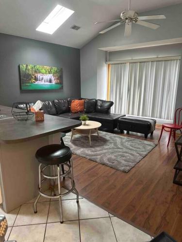 3BR 2BA Apt Near Rush Hospital in Chicago, USA