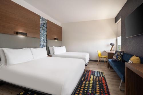 Aloft Beachwood - image 7