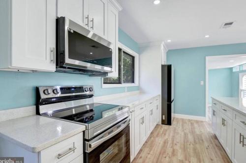 virtuve, Quantico Graduation Home Visit DC 5 bedrooms 2 King Beds Stafford in Aquia Harbour (VA)