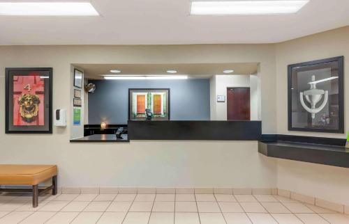 Extended Stay America Suites - Fort Wayne - South - 로비