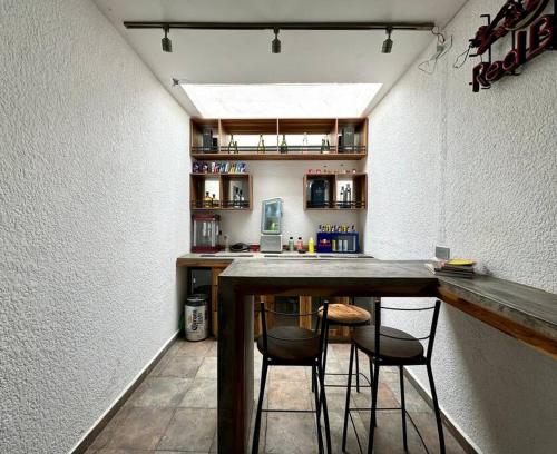 Casa contemporánea a pasos de galerías y averanda (Casa contemporanea a pasos de galerias y averanda) in Morelos