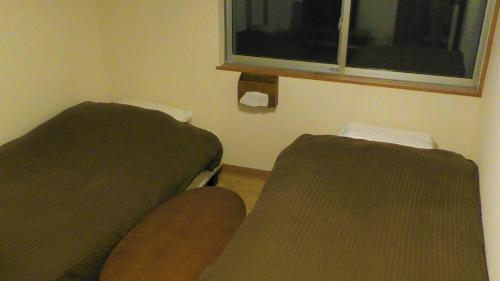 2 twin beds