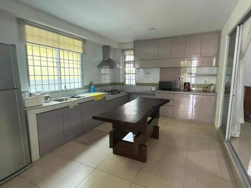 Kitchen, Jo's Homestay Senadin in Lutong