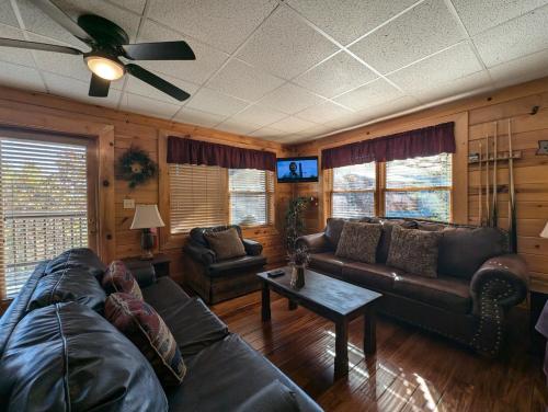 ERN807 - Black Bearry Ridge - Great Location! Close To All The Action! cabin - image 14