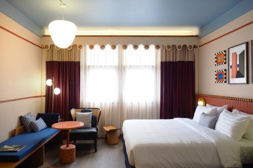 room detail thumbnail 1