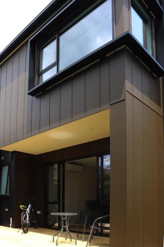 المنظر الخارجي, Large Bedroom with Private Bathroom Plus Shared Kitchen and Amenities in جبل ألبرت