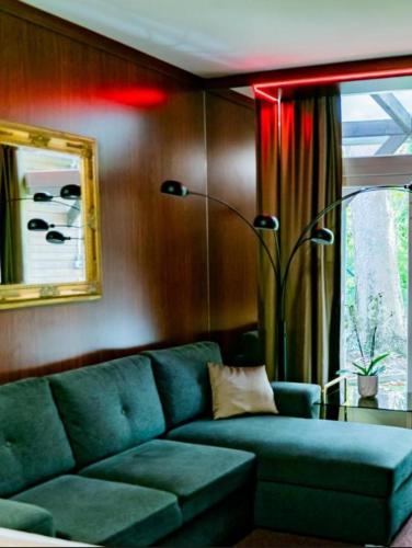 2 twin beds, 1 sofa bed