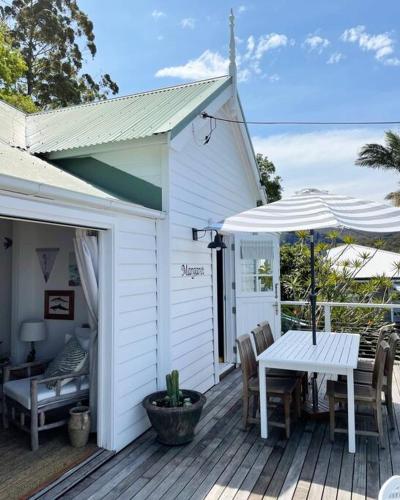 Boat-Access only riverfront cottage in Ku-Ring-Gai