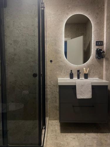 One-Bedroom Apartment image 9