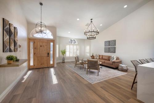 Brand New Listing Modern Hacienda Home Heated Pool, Las Vegas (fotografie 9)