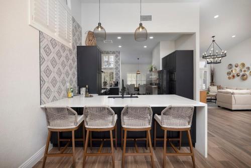 Brand New Listing Modern Hacienda Home Heated Pool, Las Vegas (fotografie 5)
