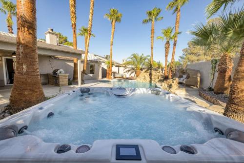 Oasis In The Desert W Heated Pool Fully Renovated, Las Vegas (photo 3)
