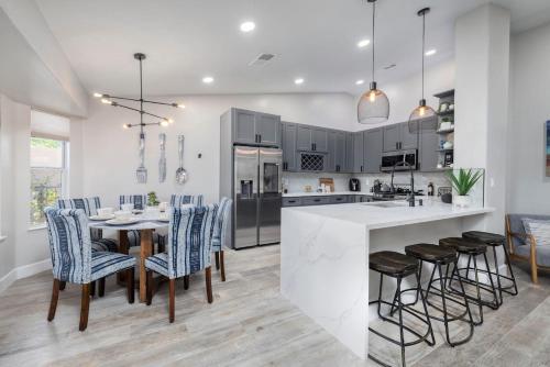Oasis In The Desert W Heated Pool Fully Renovated, Las Vegas (photo 8)