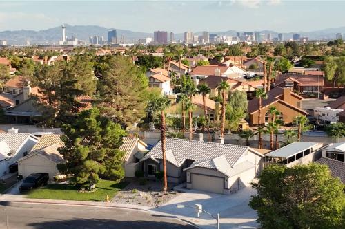 Oasis In The Desert W Heated Pool Fully Renovated, Las Vegas (photo 6)