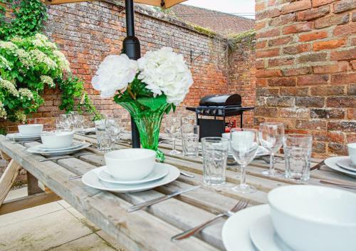 Severn End - 15th Century Manor House! in هانليى كاسل