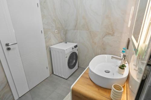 Apartments with Huge Balcony and City View - Tineretului Park Apartments with Huge Balcony and City View - Tineretului Park