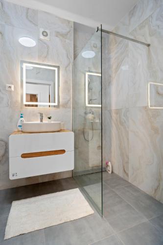 Apartments with Huge Balcony and City View - Tineretului Park Apartments with Huge Balcony and City View - Tineretului Park