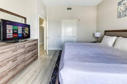 Disney Lakefront Luxury! in Orlando, USA