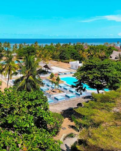 Strand, BeachFront 2 bedroom Apartment with WiFi&Netflix in Mombasa