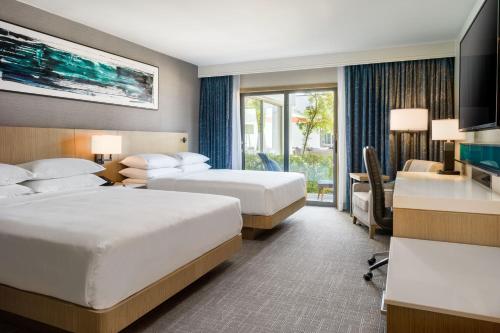 2 queen beds