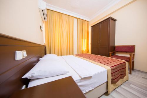 Klas Dom Hotel The 4-star Klas Dom Hotel offers comfort and convenience whether youre on business or holiday in Alanya. The property features a wide range of facilities to make your stay a pleasant experience. To b