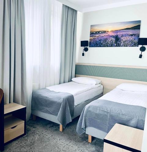 2 twin beds