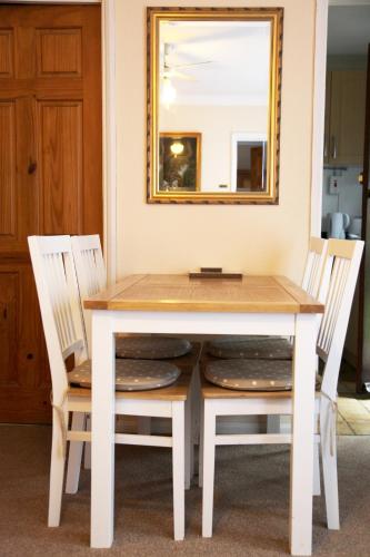 บริการและสิ่งอำนวยความสะดวก, Sheephouse Manor in เมดเด็นเฮด