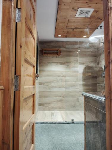 Zuhanyzó, Hotel CM Palace - Pure Vegetarian in Mandi