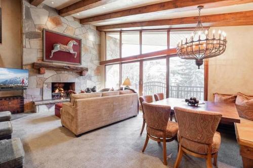 Village Center 5H condo in Vail, USA