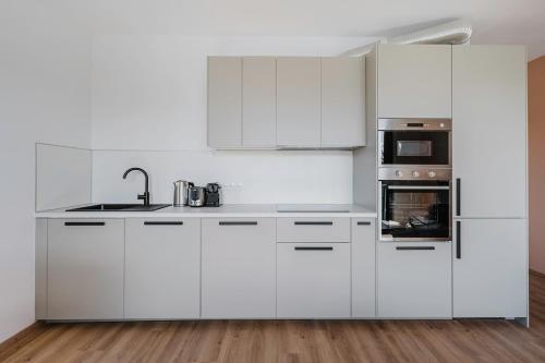 Blueground Prague 3 New build fully equipped PRG-38, Praga (foto 8)