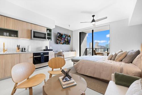 On 47th Floor! Apartment With Top Amenities